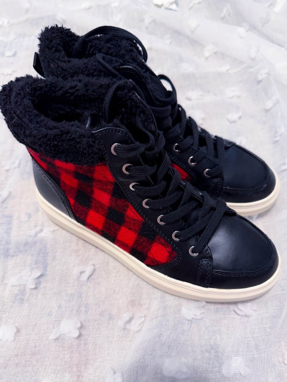 New! Cozy Sherpa Marc Fisher Plaid High-Top Lace-Up size 8.5 - perfect for fall!